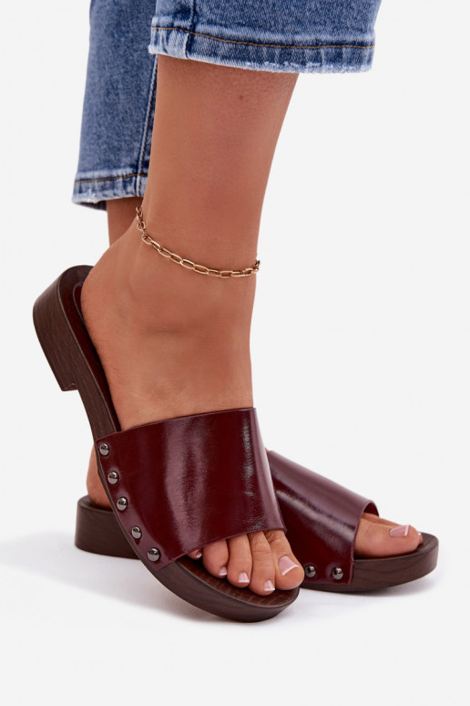 Chinelos femininos com rebites com salto largo Borgonha Brinalle