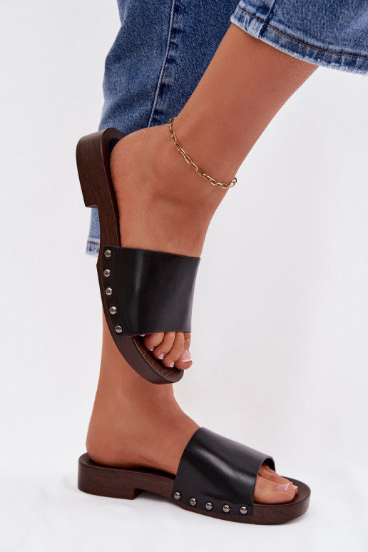 Chinelos femininos com rebites com salto largo cor preta Brinalle