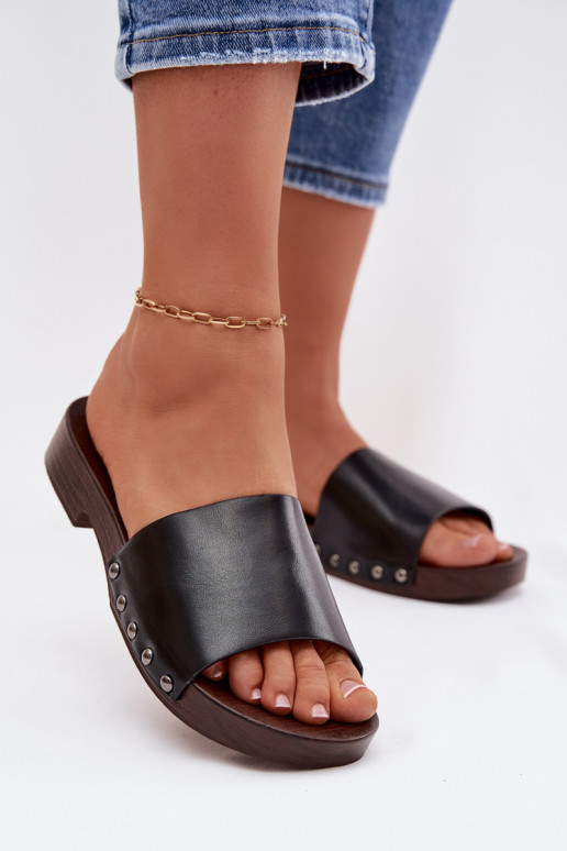 Chinelos femininos com rebites com salto largo cor preta Brinalle