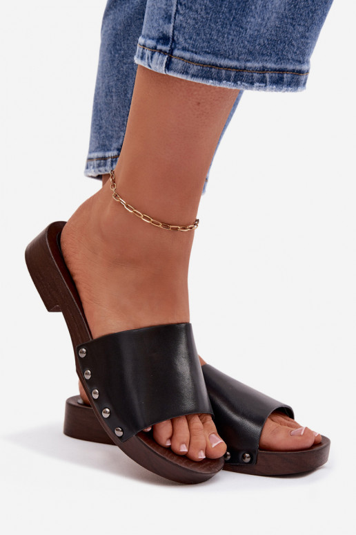 Chinelos femininos com rebites com salto largo cor preta Brinalle