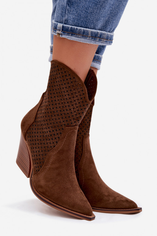 com elementos abertos Botas femininas cor marrom Rivorina