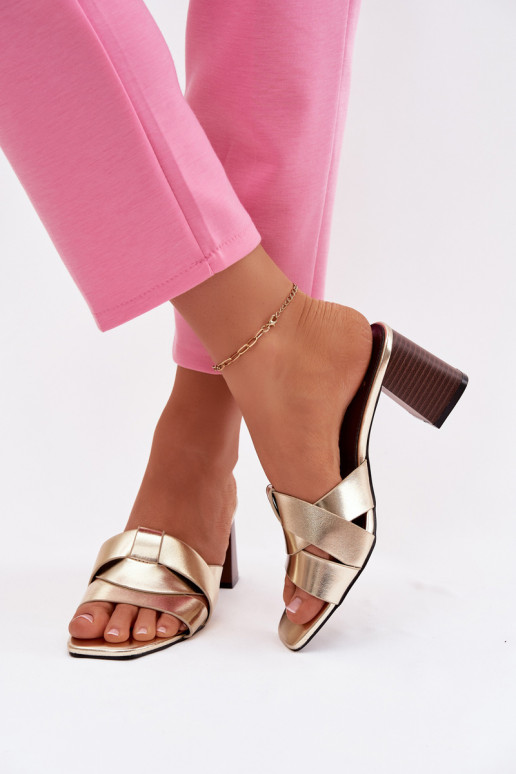 Chinelos femininos com salto com listras Eko Pele cor dourada Corivelle