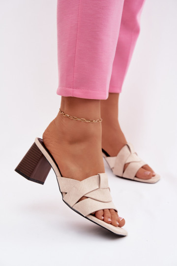 Chinelos femininos com salto com listras de camurça ecológicaoParae bege Corivelle