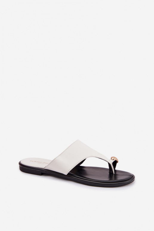 Chinelos Apartamento feminino Eko Pele Ze cor douradam Detalem cor branca Lavessa