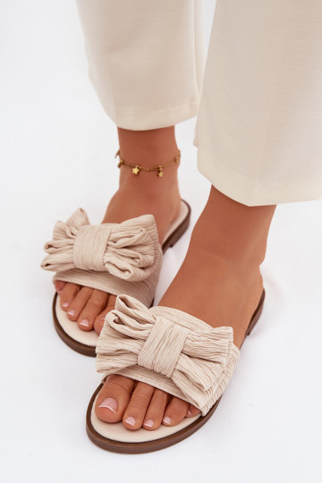 Chinelos femininos com saltos largos e laços em tom areia Amivelle