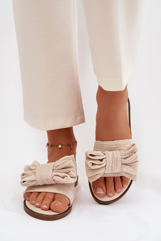 Chinelos femininos com saltos largos e laços em tom areia Amivelle