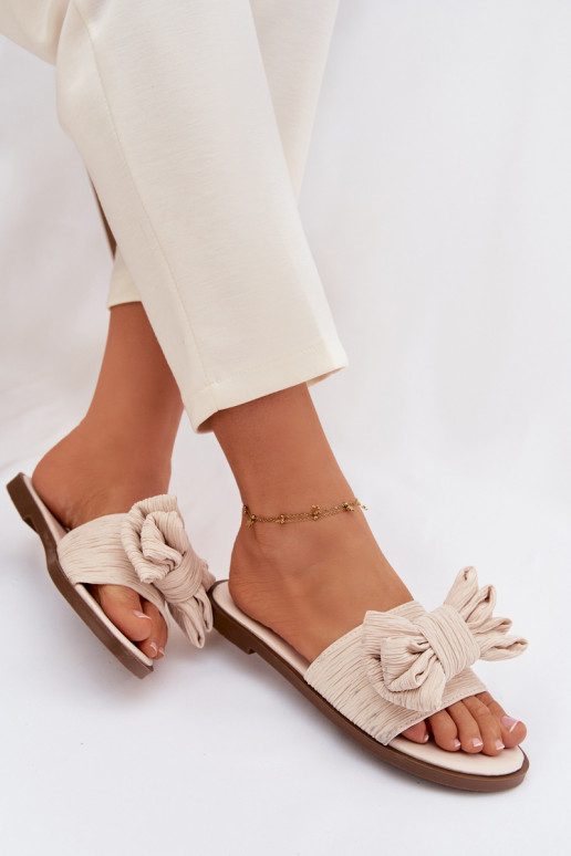 Chinelos femininos com saltos largos e laços em tom areia Amivelle