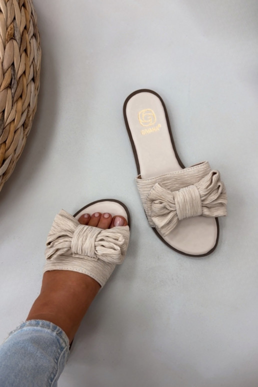 Chinelos femininos com saltos largos e laços em tom areia Amivelle