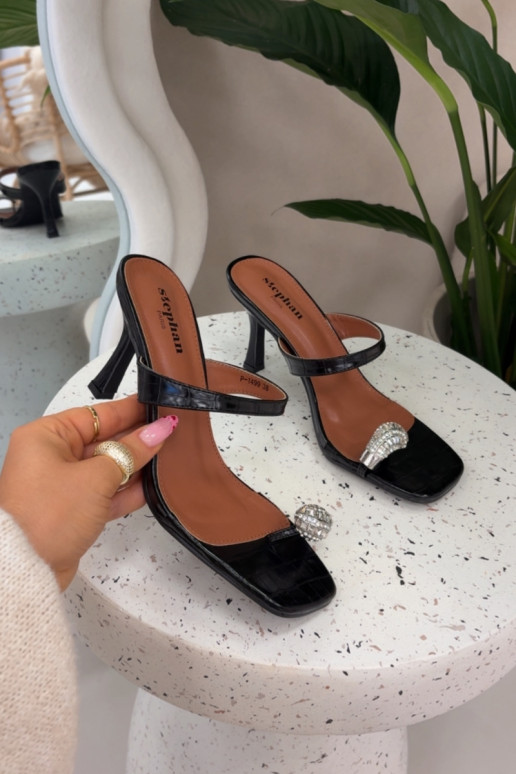 Chinelos femininos com salto fino Com decorações Detalem cor preta Lorissa