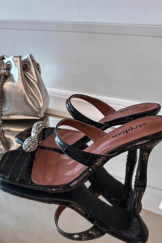 Chinelos femininos com salto fino Com decorações Detalem cor preta Lorissa