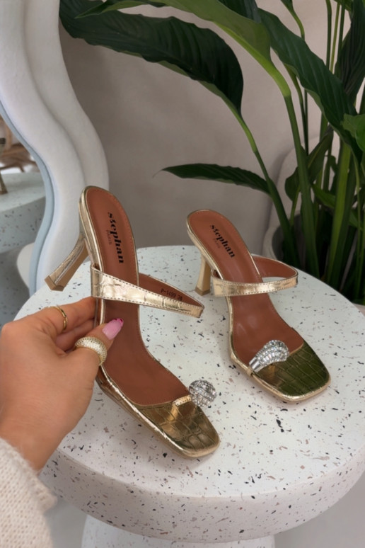 Chinelos femininos na cor dourada com saltos finos e detalhes decorativos Lorissa