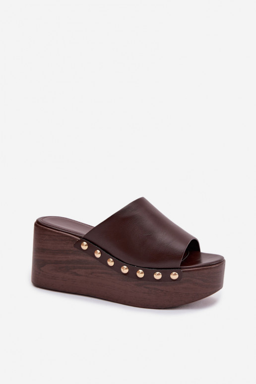 Chinelos femininos Em uma cunha e plataforma Ze cor douradami Pregos CzekoladoParae Farinelle