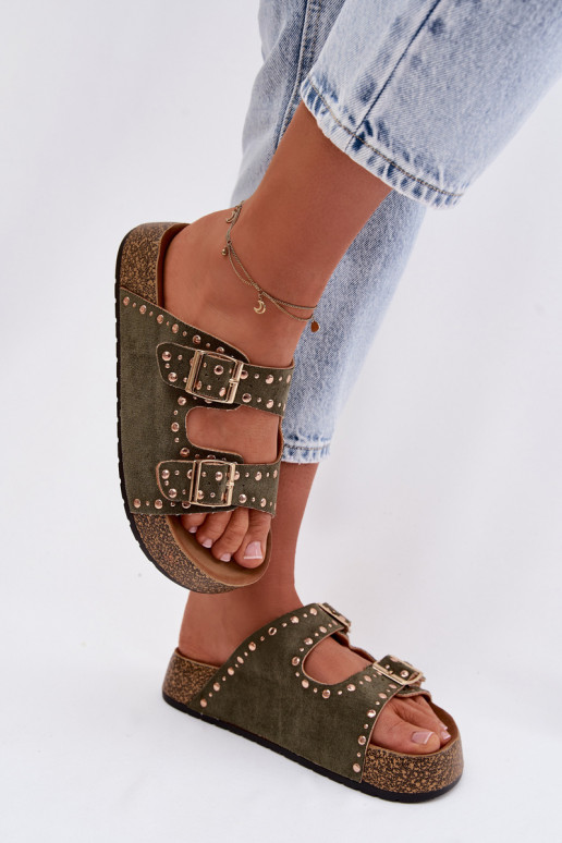 Chinelos femininos Ze cor douradami com fivelasmi E pregos cor cáqui Tervina