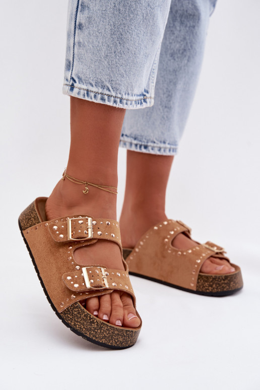 Chinelos femininos Ze cor douradami com fivelasmi E pregos cor marrom Tervina