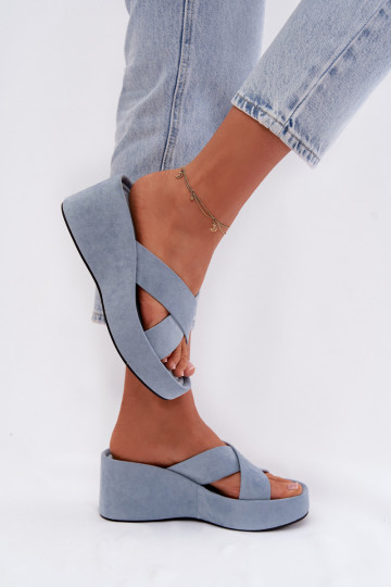 Chinelos femininos Em uma cunhade camurça ecológicau cor azul Calorine