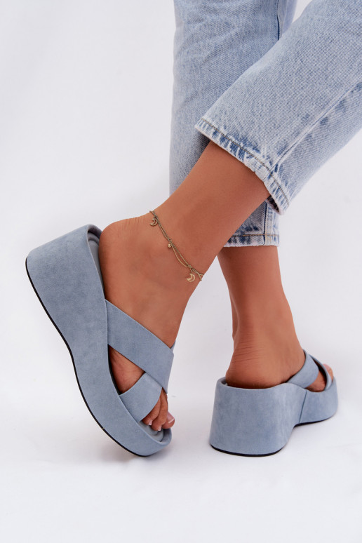 Chinelos femininos Em uma cunhade camurça ecológicau cor azul Calorine