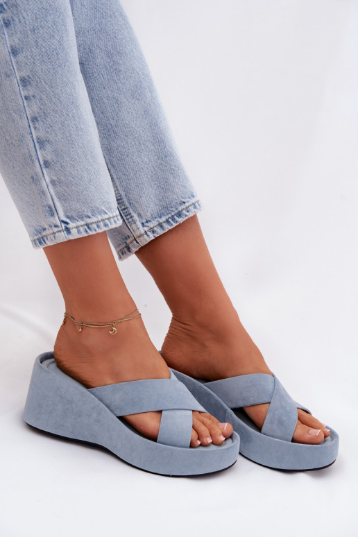 Chinelos femininos Em uma cunhade camurça ecológicau cor azul Calorine