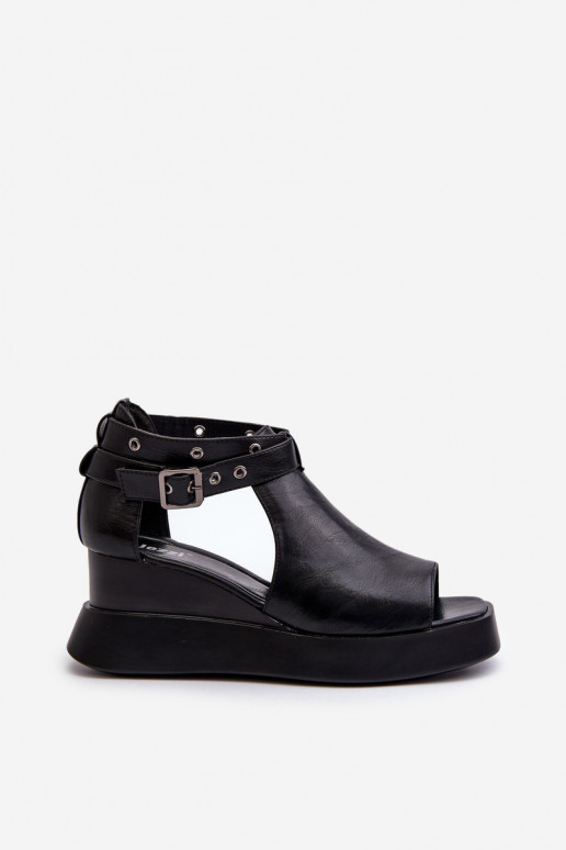 Sandálias femininas com uma plataforma I Koturnie de couro ecológico cor preta Hloeli
