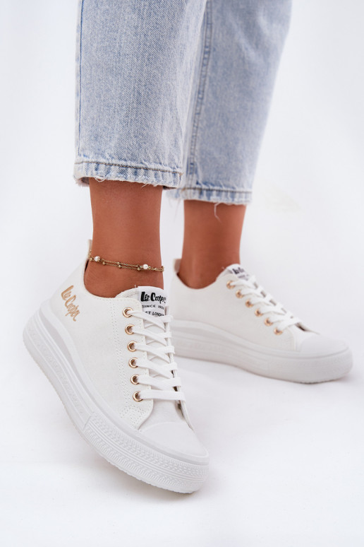 Sapatos de lazer com uma plataforma Lee Cooper LCEM-24-44-2462L cor branca