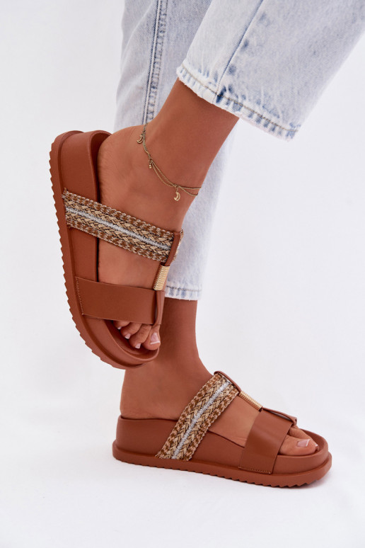 Chinelos femininos com uma plataforma com listras I cor douradam Detalem cor marrom Tahlia