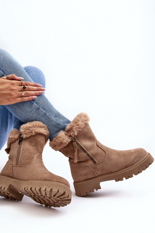 Botas de camurça Feminino com um casaco de pele bege Hasiva