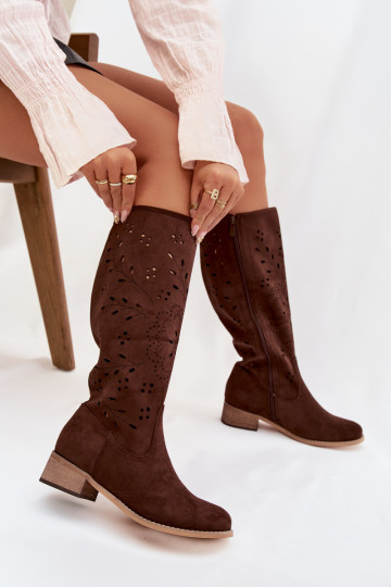 Botas femininos em tom de chocolate com elementos de renda Helinna 2