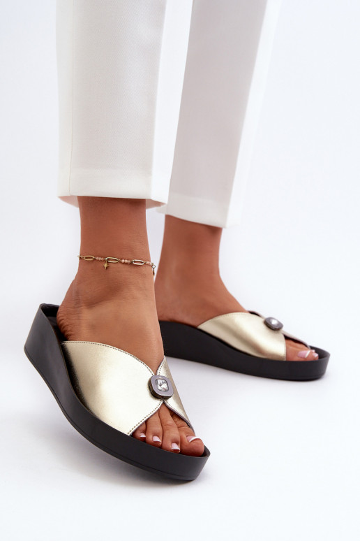 Chinelos de couro Feminino com enfeites cor dourada S.Barski KV27-027