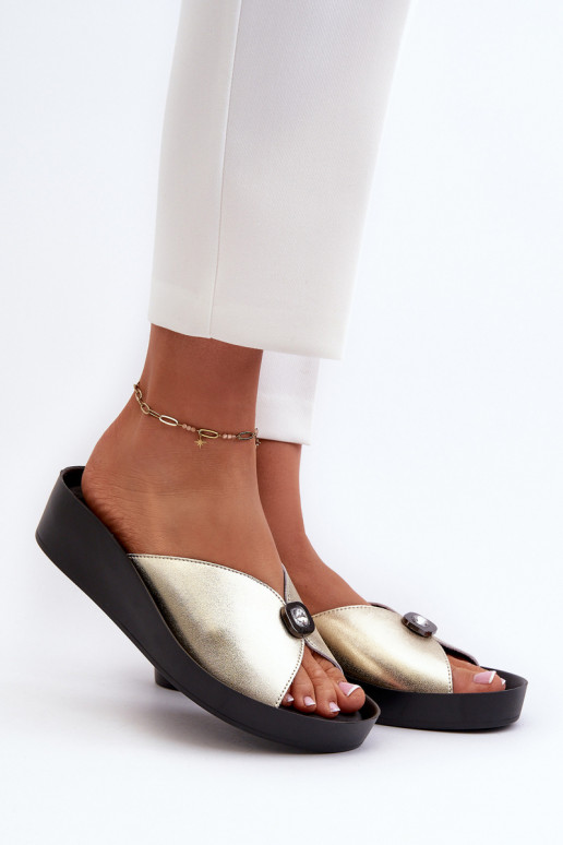 Chinelos de couro Feminino com enfeites cor dourada S.Barski KV27-027