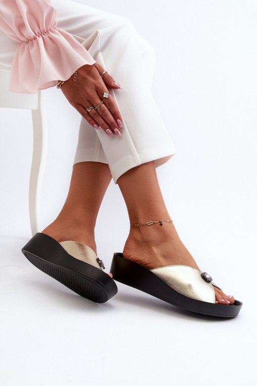 Chinelos de couro Feminino com enfeites cor dourada S.Barski KV27-027