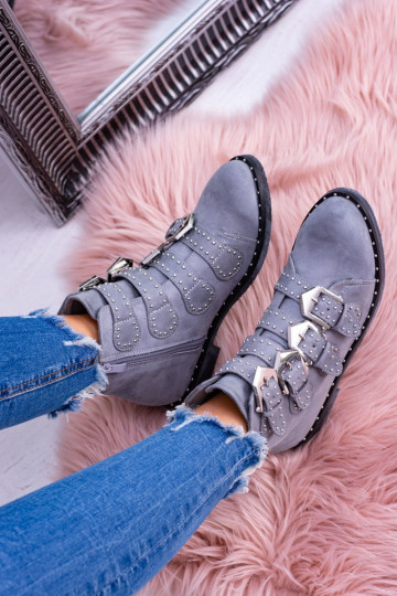 Botas de cano curto cinzas Virginia Rock Star da Lu Boo com tachas e fivelas de camurça 2