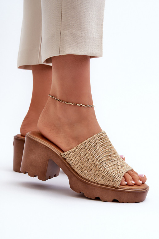 Chinelos femininos z Plecionką com salto bege Titantha