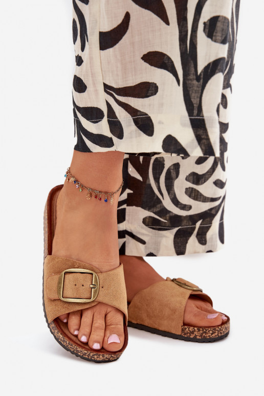 Chinelos femininos com fivelas com uma plataforma cor marrom Zavira