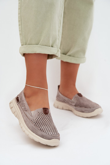 com elementos abertos sapatoHabilitadoturalnego de camurçau cor cinza Ravinette