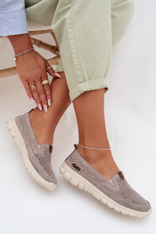 com elementos abertos sapatoHabilitadoturalnego de camurçau cor cinza Ravinette