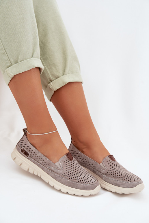 com elementos abertos sapatoHabilitadoturalnego de camurçau cor cinza Ravinette