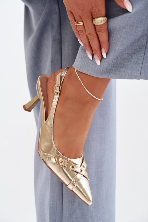 Sandálias femininas com salto fino com listras I com fivelas cor dourada Parina