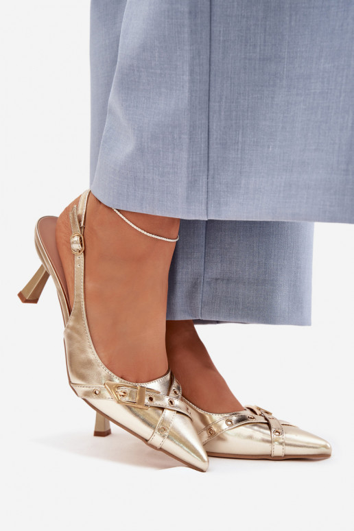 Sandálias femininas com salto fino com listras I com fivelas cor dourada Parina