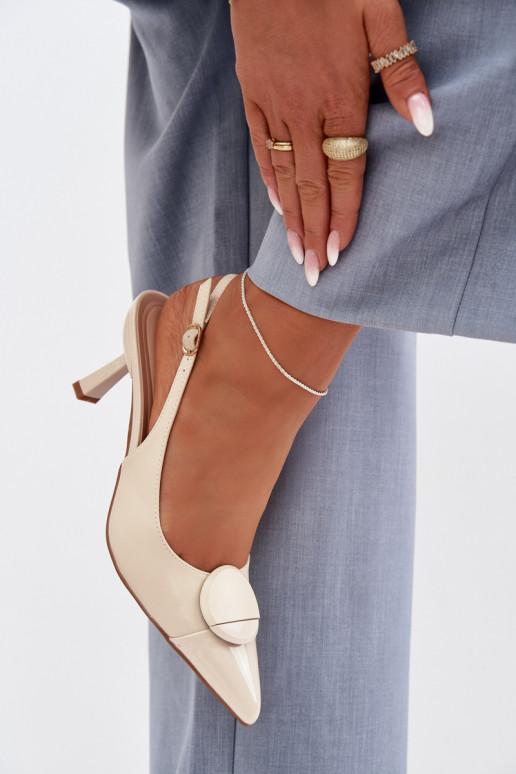 Sandálias femininas com salto fino Com decorações Detalem cor de marfim Tem que serriae