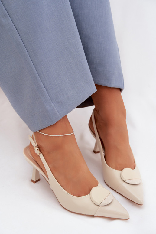 Sandálias femininas com salto fino Com decorações Detalem cor de marfim Tem que serriae