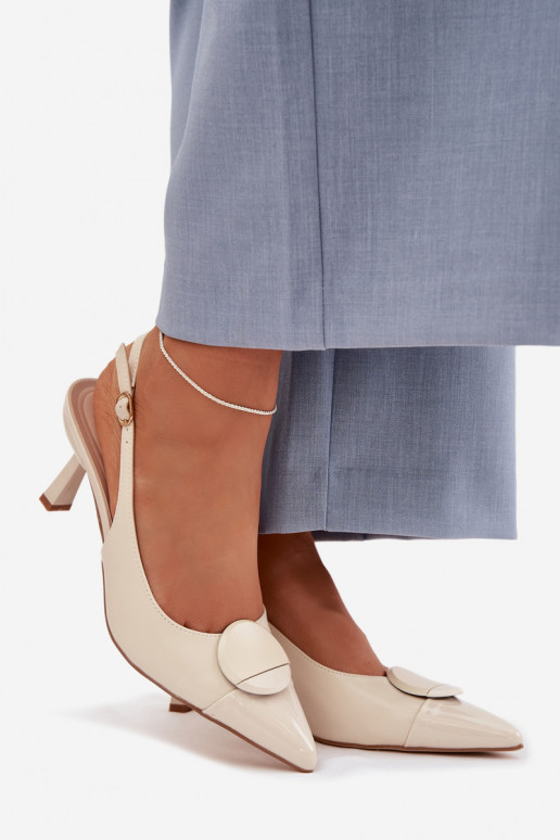 Sandálias femininas com salto fino Com decorações Detalem cor de marfim Tem que serriae