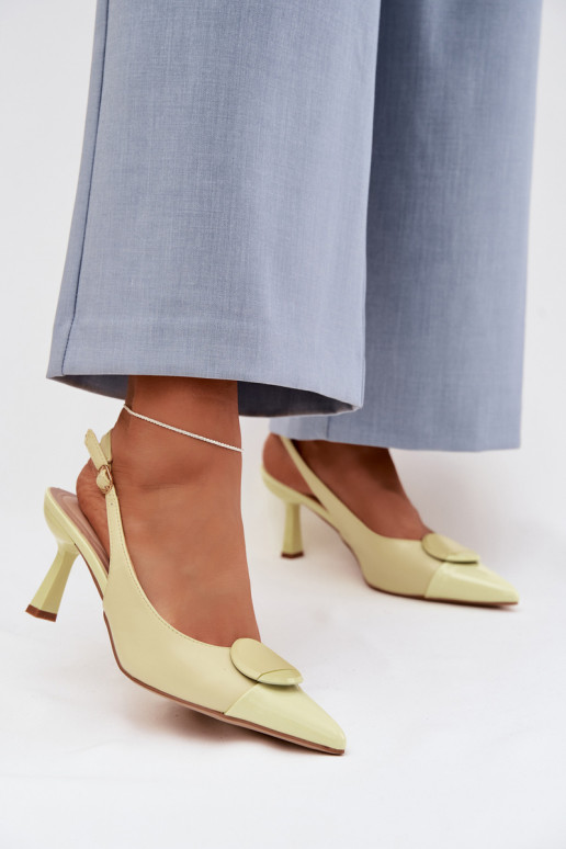 Sandálias femininas com salto fino Com decorações Detalem cor amarela Tem que serriae