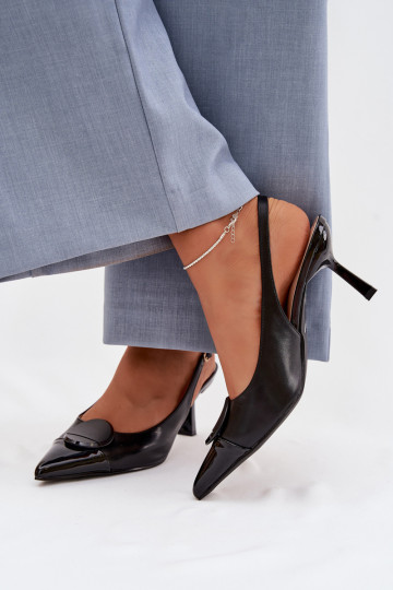 Sandálias femininas com salto fino Com decorações Detalem cor preta Tem que serriae