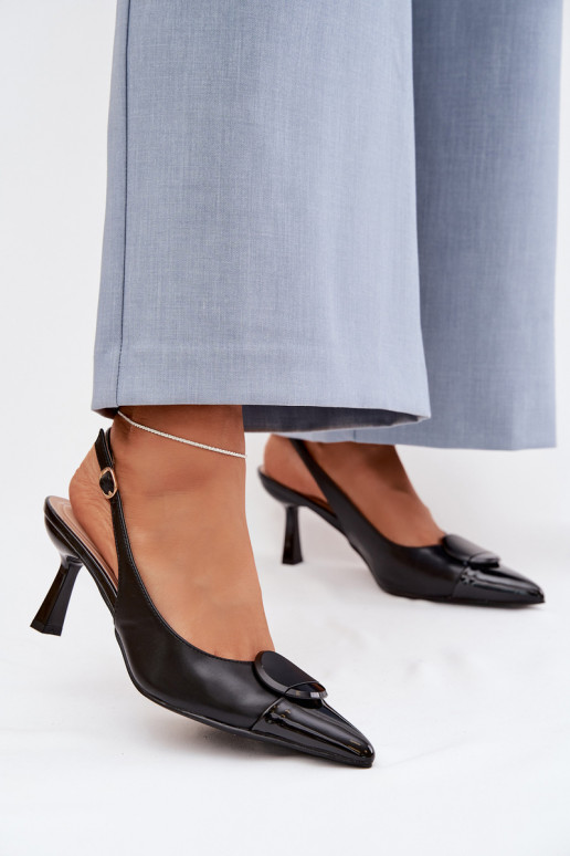 Sandálias femininas com salto fino Com decorações Detalem cor preta Tem que serriae