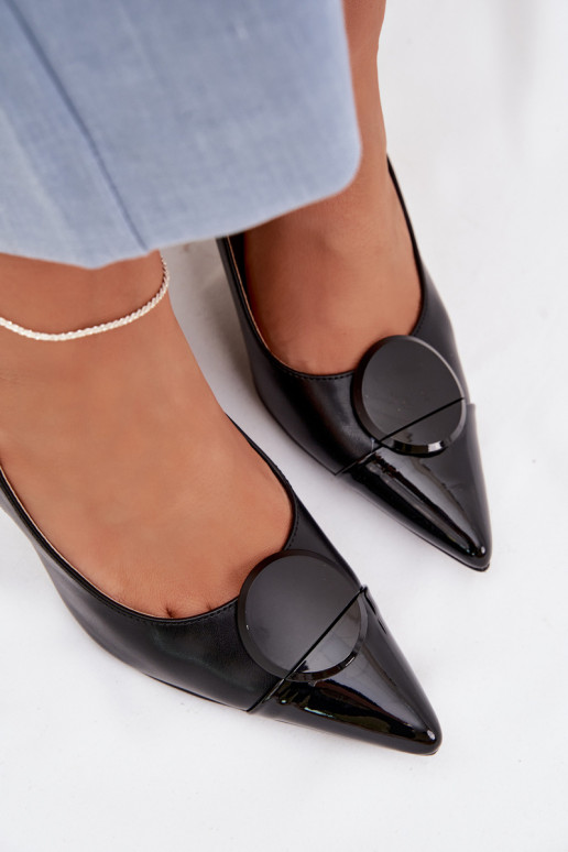 Sandálias femininas com salto fino Com decorações Detalem cor preta Tem que serriae