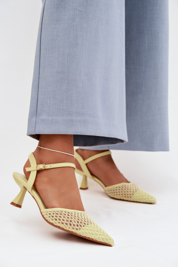 Sandálias femininas com salto com malha cor amarela Brilora 2