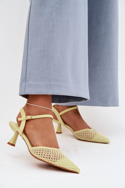 Sandálias femininas com salto com malha cor amarela Brilora