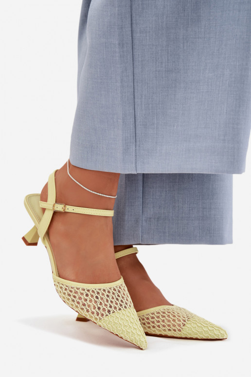 Sandálias femininas com salto com malha cor amarela Brilora