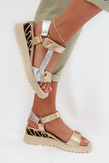 Sandálias femininas Feminino com uma plataforma D&A CR61-3078 cor dourada