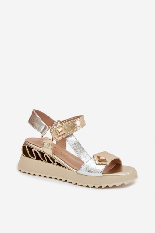 Sandálias femininas Feminino com uma plataforma D&A CR61-3078 cor dourada