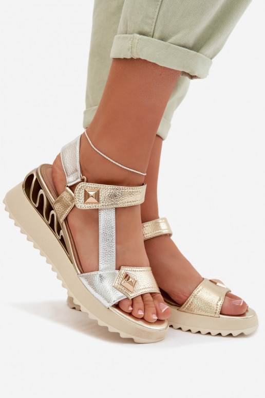 Sandálias femininas Feminino com uma plataforma D&A CR61-3078 cor dourada